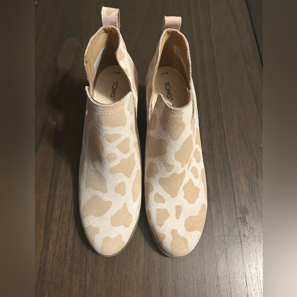 TOMS Kallie cutout suede booties